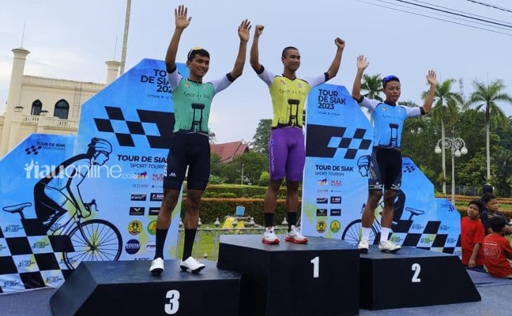 Juara-tiga-terbaik-tour-de-siak-etape-1.jpg