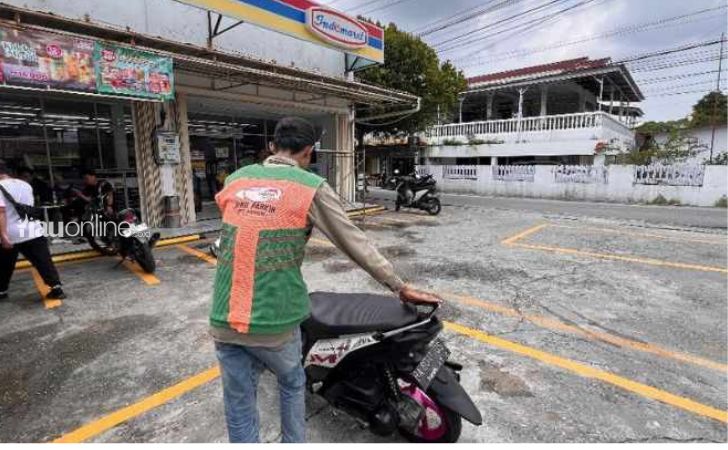 Jukir-di-indomaret.jpg