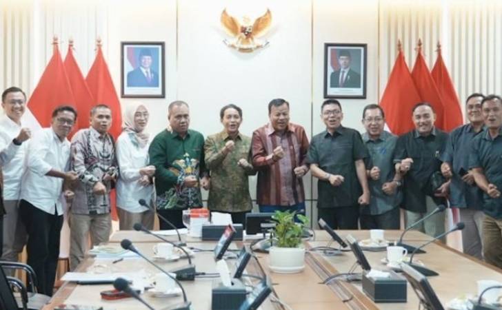 KPK-Periksa-Sejumlah-Saksi-Terkait-Pertemuan-Suhardiman-Amby-dan-Raja-Juli-Antoni.jpg