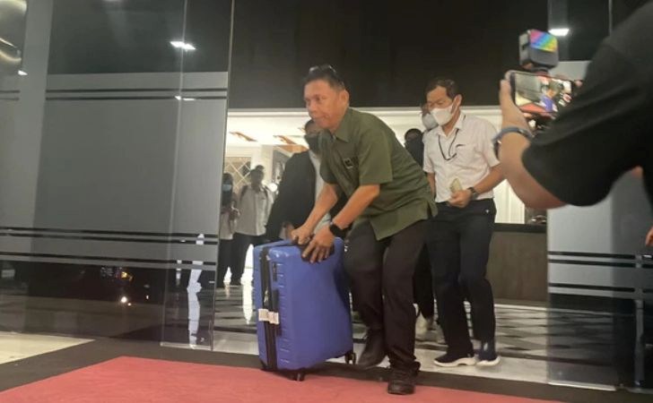 KPK-Sita-Tiga-Koper-Usai-Geledah-Kantor-Ditjen-PHU-Kemenag.jpg