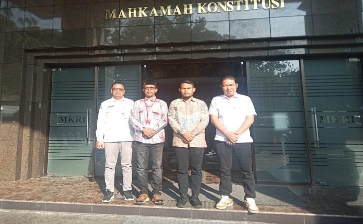 KPU-Riau-di-MK.jpg