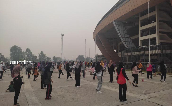 Kabut-asap-di-stadion-utama-riau.jpg