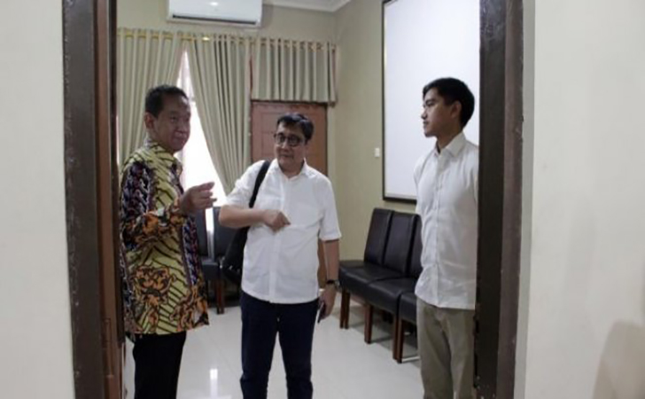 Kaesang-Pangarep-kanan-berdialog-dengan-Wabup-Sragen-Dedy-Endriyatno.jpg