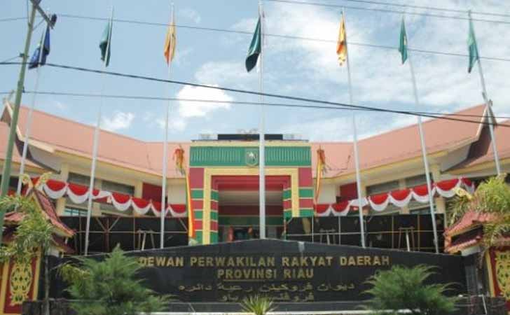 Kantor-DPRD-Riau.jpg