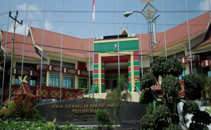 Kantor-DPRD-Riau2.jpg