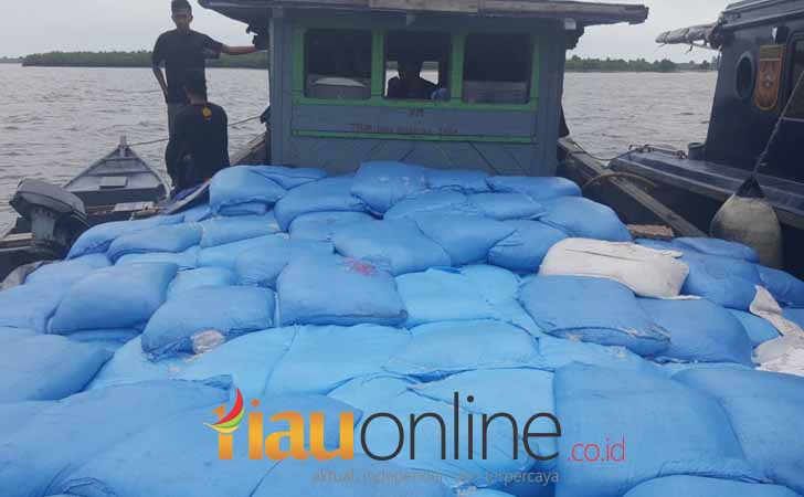 Kapal-Kayu-Angkut-Diduga-Garam-Ilegal-Malaysia.jpg