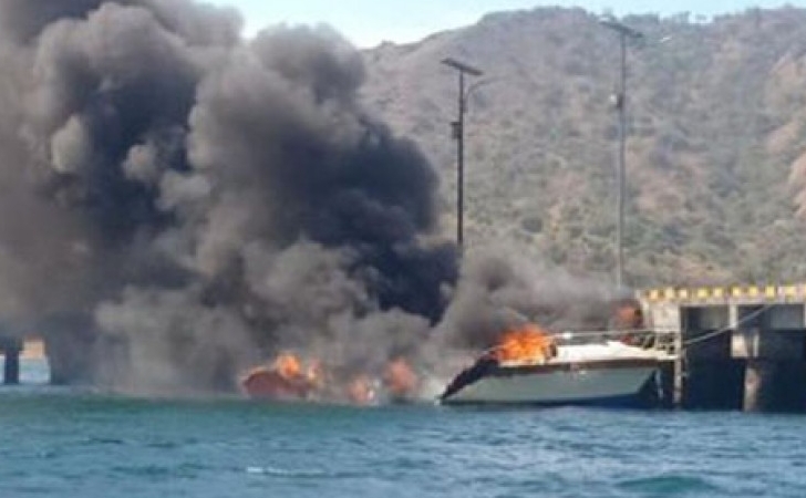 Kapal-terbakar-di-bali.jpg
