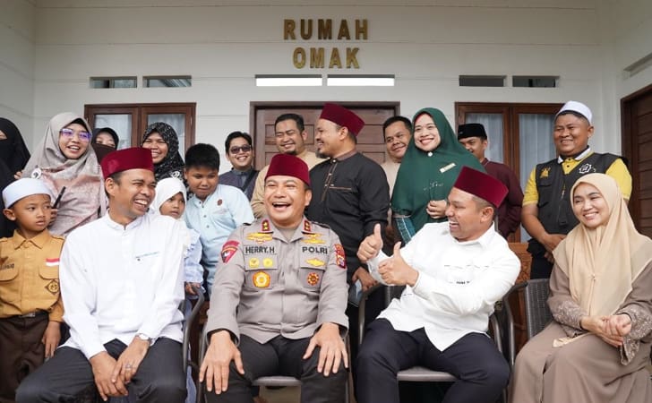 Kapolda-Gubri-dan-UAS-di-rumah-omak.jpg