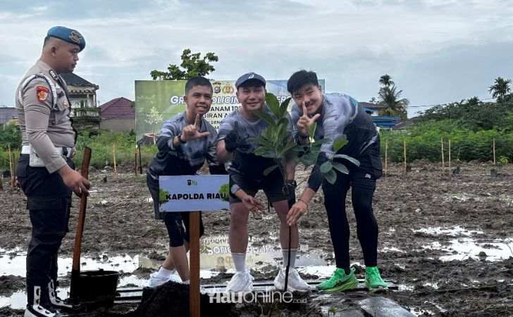 Kapolda-Riau-Launching-Green-Policing-Runners-Dengan-Tanam-100-Pohon.jpg