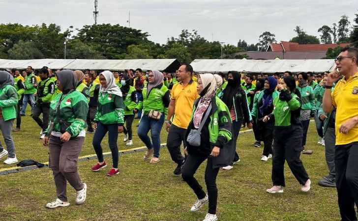Kapolda-Riau-Tegaskan-Kolaborasi-dan-Pelayanan-Humanis-Dengan-Komunitas-Ojol.jpg