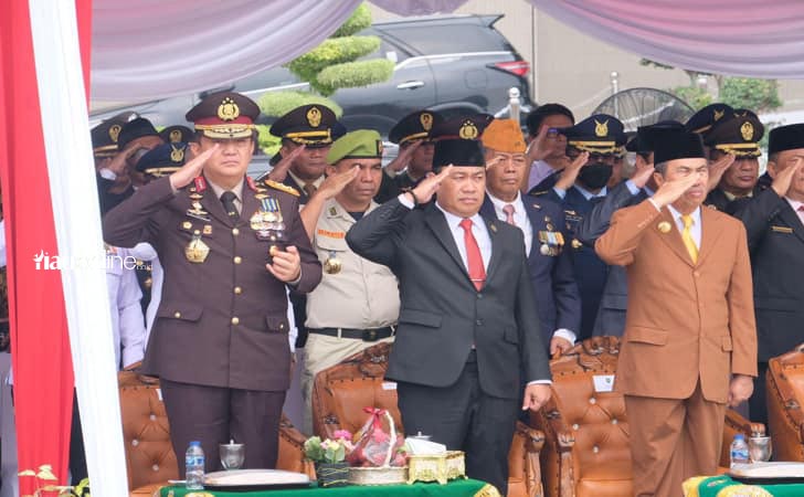 Kapolda-Riau-dan-Gubernur-di-hut-tni.jpg