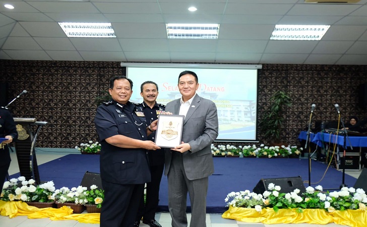 Kapolda-Riau-dan-Polis-Melaka.jpg