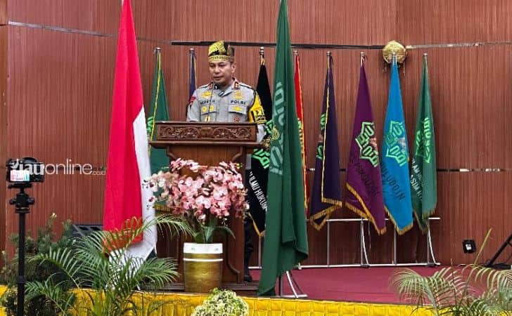 Kapolda-Riau-di-wisuda-UIN-Suska.jpg