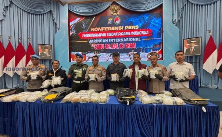 Kapolda-Riau-konpres-sabu.jpg