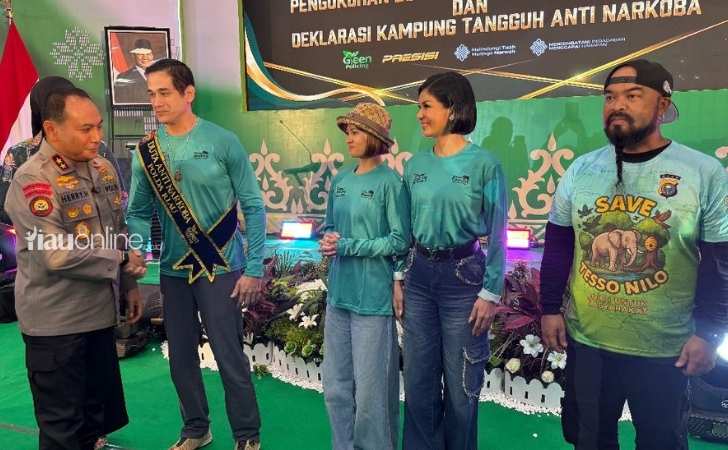 Kapolda-Riau-kukuhkan-Duta-Anti-Narkoba.jpg