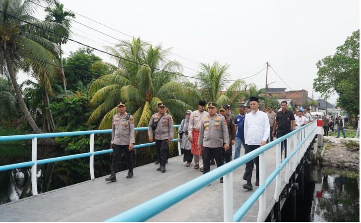 Kapolda-cek-jembatan-di-dumai.jpg