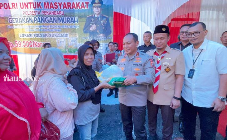 Kapolda-distribsikan-beras-subsidi.jpg
