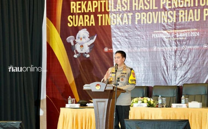 Kapolda-saat-hadiri-pleno-rekapituasi.jpg