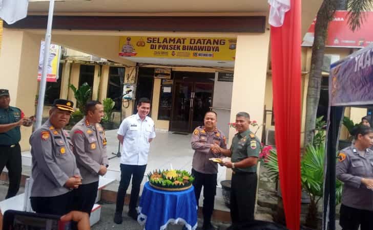 Kapolres-Pekanbaru-resmikan-Polsek-Binawidya.jpg