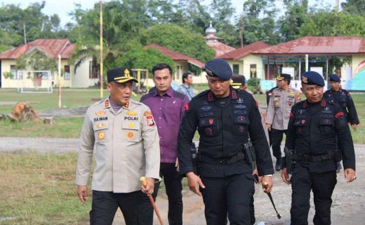 Kapolres-Rohil-Kunjungi-Mako-Brimob-Polda-Riau-Perkuat-Sinergitas-Keamanan.jpg
