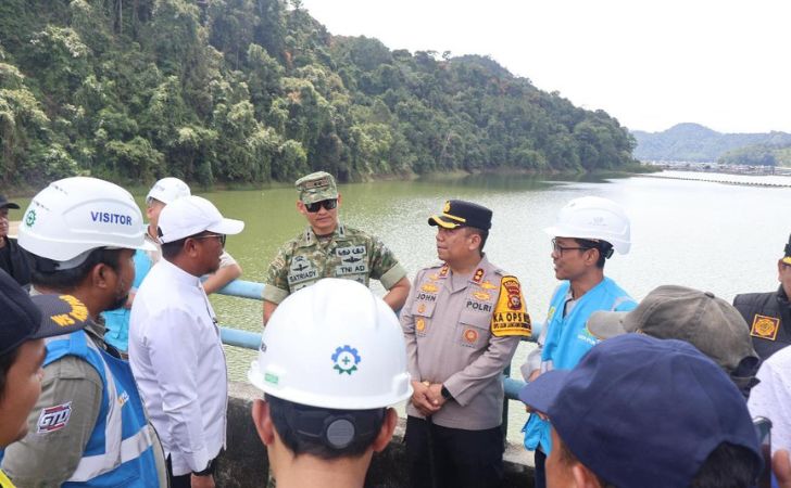 Kapolres-pelalawan-cek-elevasi-plta.jpg