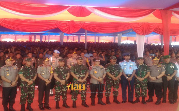 Kapolri-Tito-Karnavian-dan-Panglima-TNI-Marsekal-Hadi-tiba-di-Kantor-Gubernur-Riau.jpg