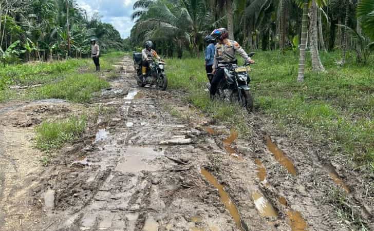 Kapolsek-Tembilahan-Hulu-lewat-jalur-ektrem.jpg