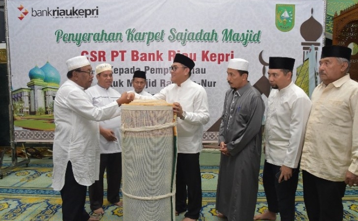 Karpet-sajadah-untuk-Masjid-Annur.jpg