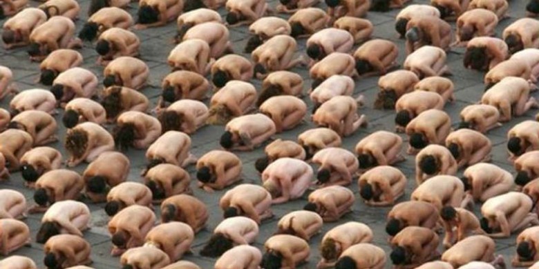 Karya-Seni-Spencer-Tunick.jpg