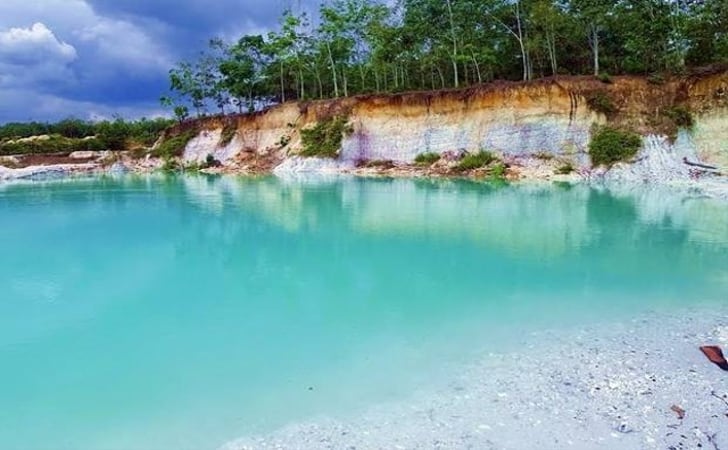 Kawah-biru-di-siak-hulu.jpg