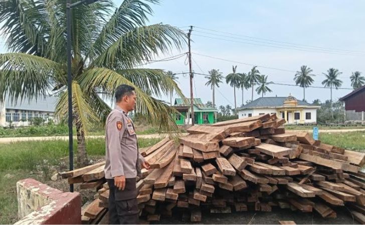 Kayu-olahan-diamankan-polisi.jpg