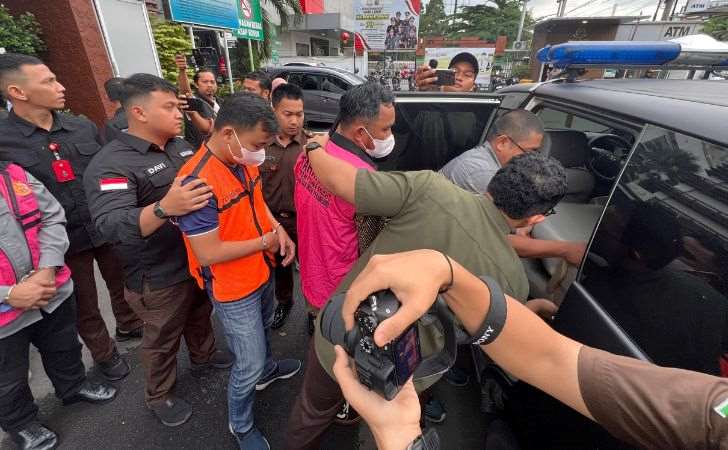 Kejari-Tetapkan-Tiga-Tersangka-Kasus-Dugaan-Korupsi-Rp972-Juta.jpg