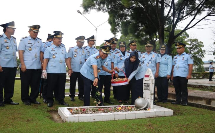 Kemenkumham-ziarah-makam-pahlawan.jpg