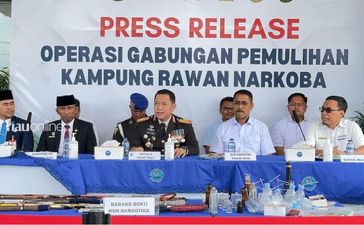 Kepala-BNNP-Riau-Brigjen-Pol-Christ-Reinhard-Pusung.jpg