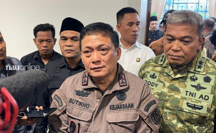 Kepala-Kejaksaan-Tinggi-Kajati-Riau-Sutikno1.jpg