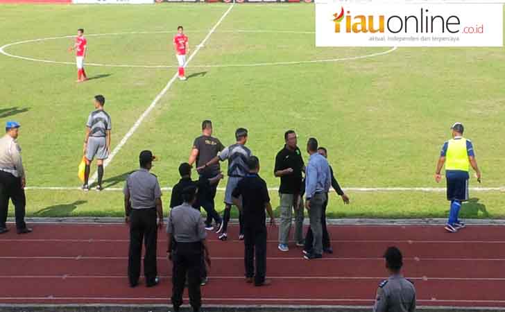 Kericuhan-Laga-PSPS-Riau-Vs-757-Kepri-Jaya-FC.jpg