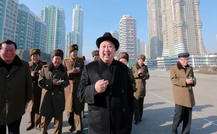 Kim-Jong-un-merokok.jpg