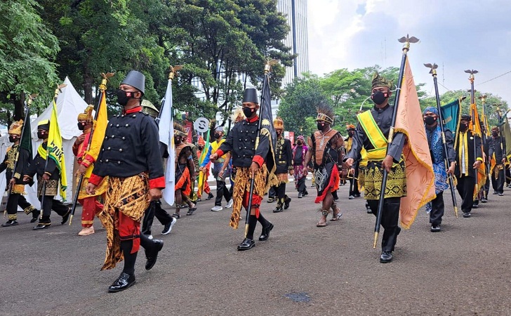 Kirab-Bendera-Kerajaan-Siak.jpg