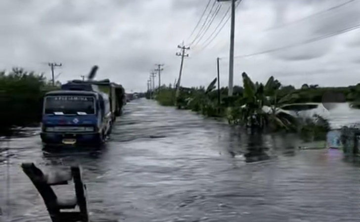 Kondisi-badan-jalan-Jalintim-kini1.jpg