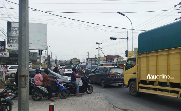 Kondisi-jalan-garuda-akibat-lampu-lalin-mati.jpg