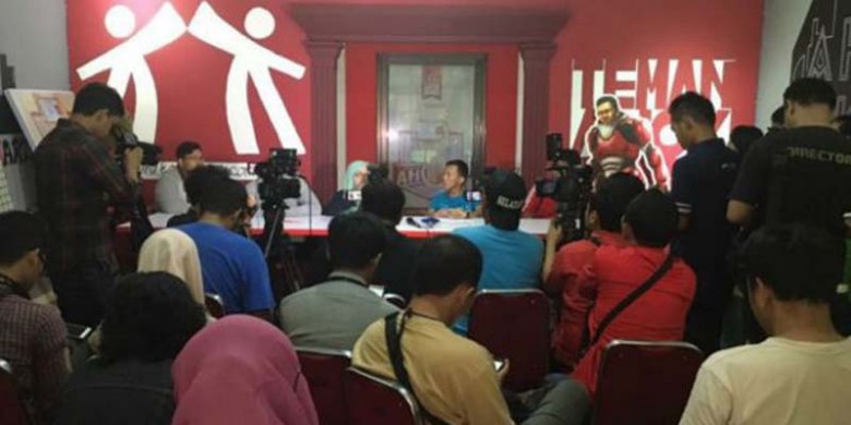 Konferensi-Pers-Teman-Ahok.jpg