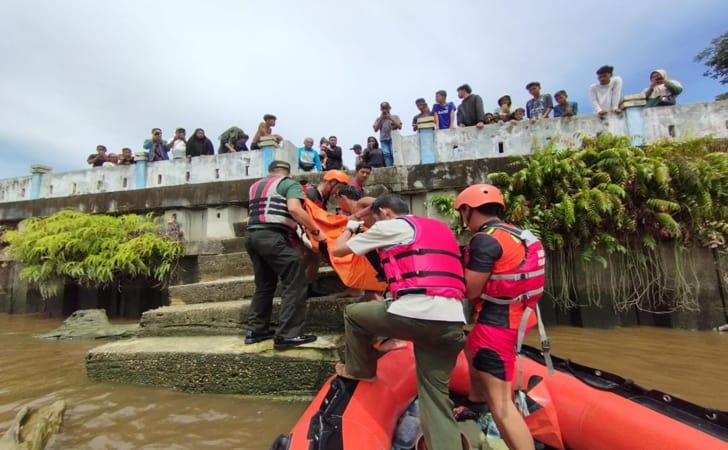 Korban-tenggelam-di-sungai-siak1.jpg