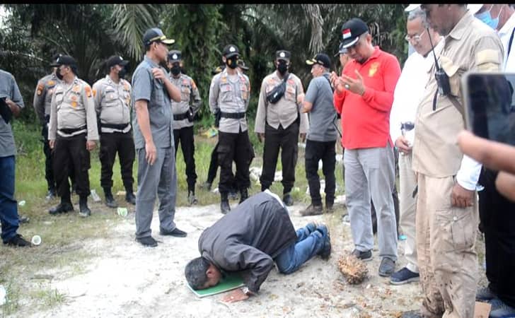 Kuasa-hukum-DSI-sujud-syukur.jpg