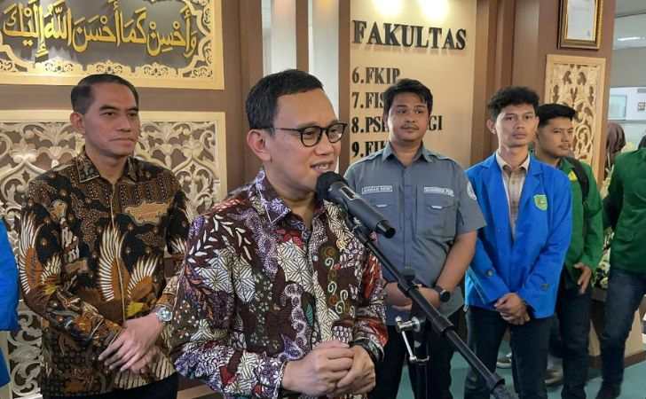 Kuliah-Umum-Menteri-P2MI-di-UIR-Bahas-Peluang-Kerja-Luar-Negeri-dan-Migrasi.jpg