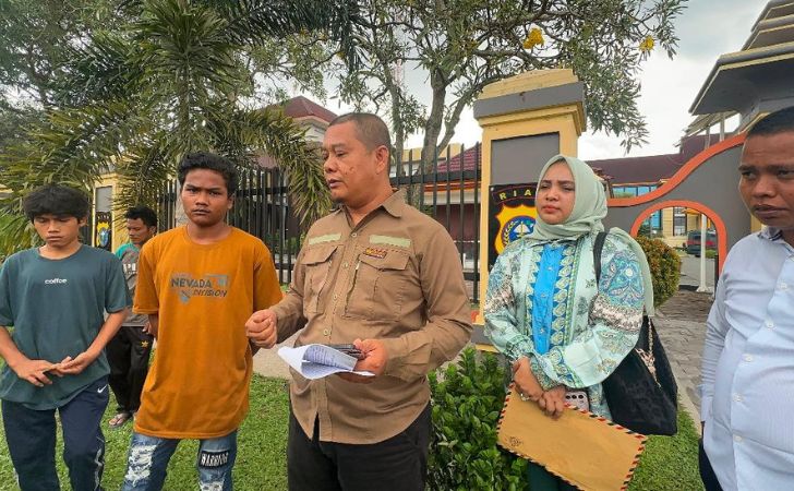 LBH-Wilayah-Riau-dan-Pekanbaru-Dampingi-Korban-ke-Polda-Riau.jpg