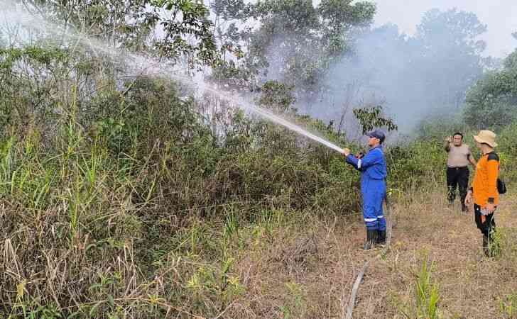 Lahan-Terbakar-di-Tengah-Kota-Pekanbaru-Bikin-Warga-Khawatir-Kabut-Asap.jpg