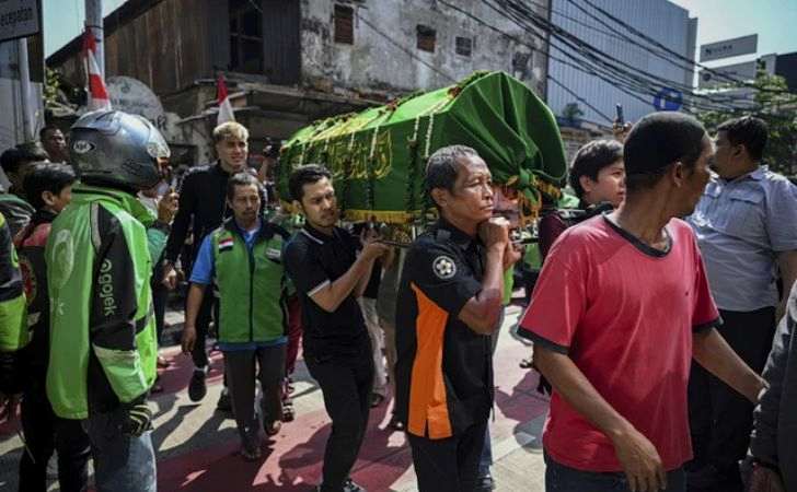Langgar-Etik-7-Brimob-Lindas-Affan-Hingga-Tewas-Disanksi-Patsus-20-Hari.jpg