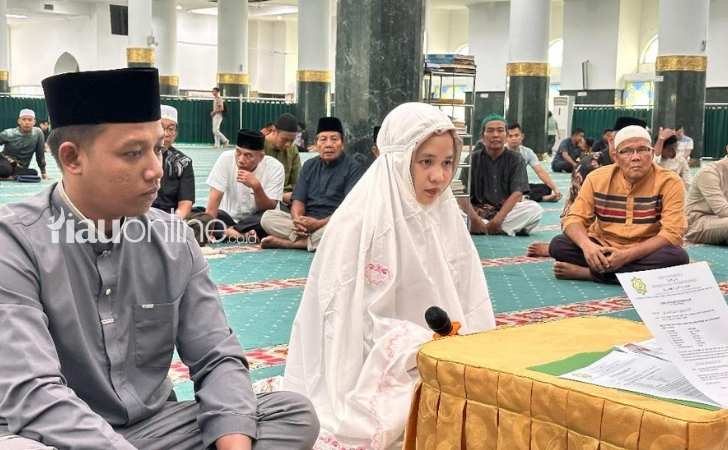 Langkah-Baru-di-Hari-Jumat-Dua-Anak-Muda-Peluk-Islam-di-Masjid-Raya-An-Nur.jpg