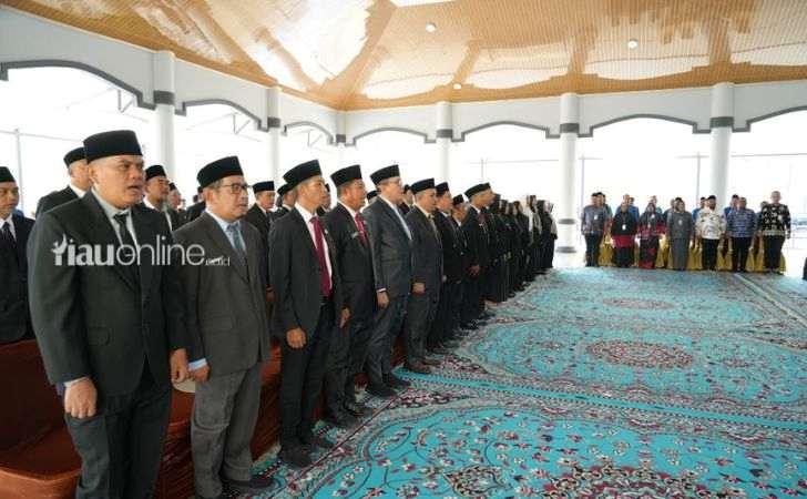Lantik-60-Pejabat-Administrator-dan-Pengawas-Bupati-Siak-Tekankan-ASN-Melayani-Masyarakat.jpg