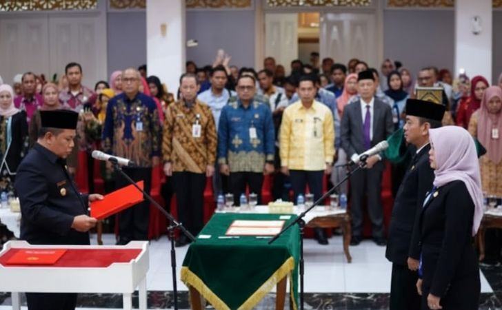 Lantik-Sekwan-dan-Dirut-RSUd-Arifin-Plt-Gubernur-Riau-Tidak-Bisa-Kerja-Diganti.jpg